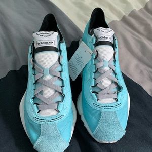 Adidas SL 7600 size 7 women’s